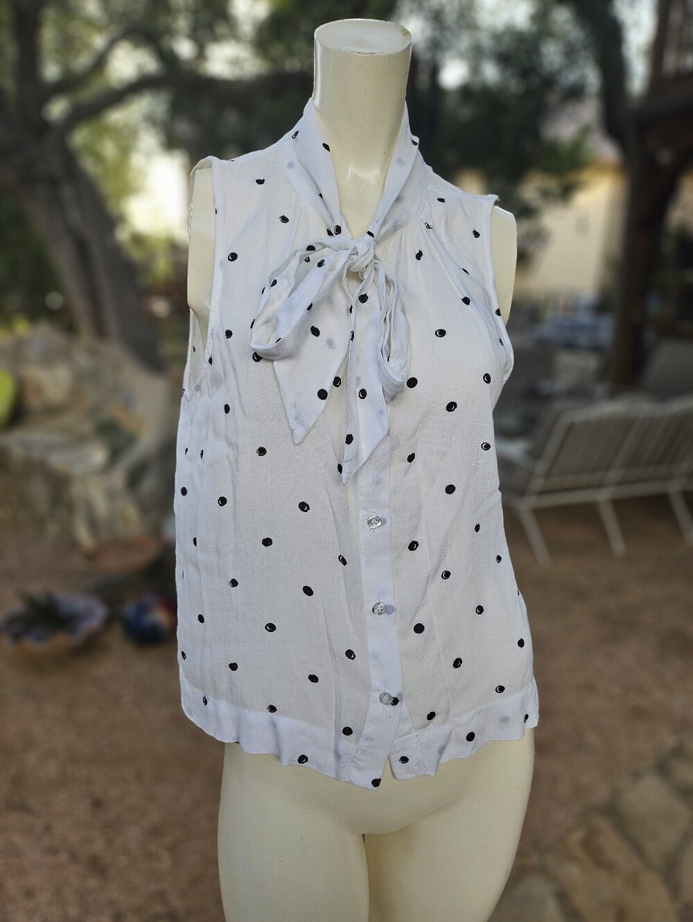 Cloth & Stone High Neck Tie Button Sleeveless Rayon Blouse White Polka Dot S